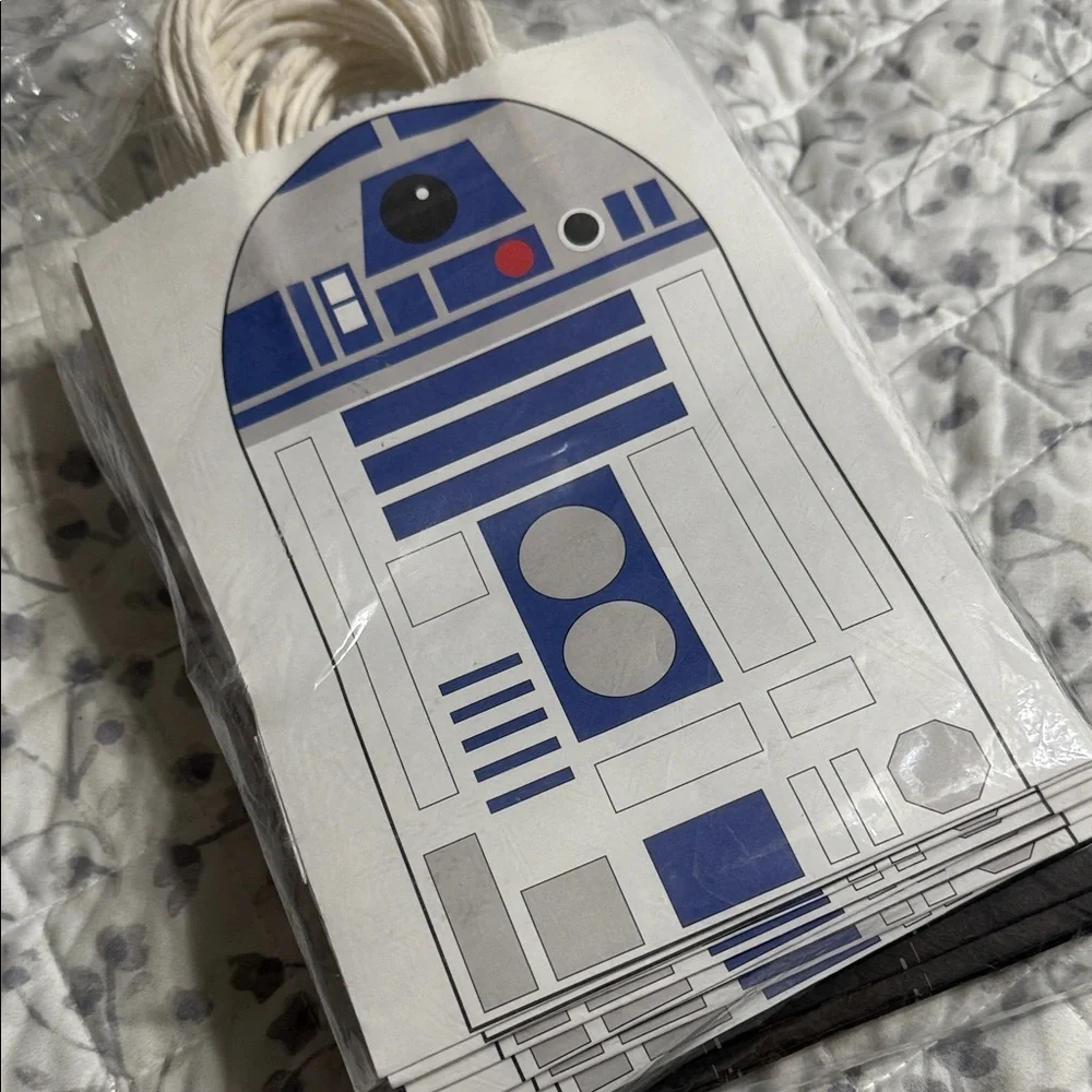 Set/16  Party Favor Bags - Black and White
